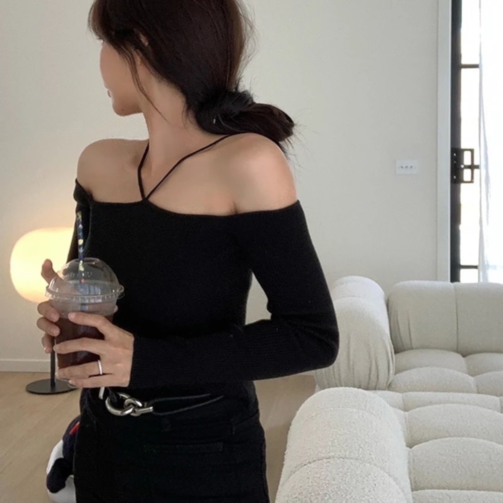 SALE: NWOT off shoulder sexy sweater top. Size S-M